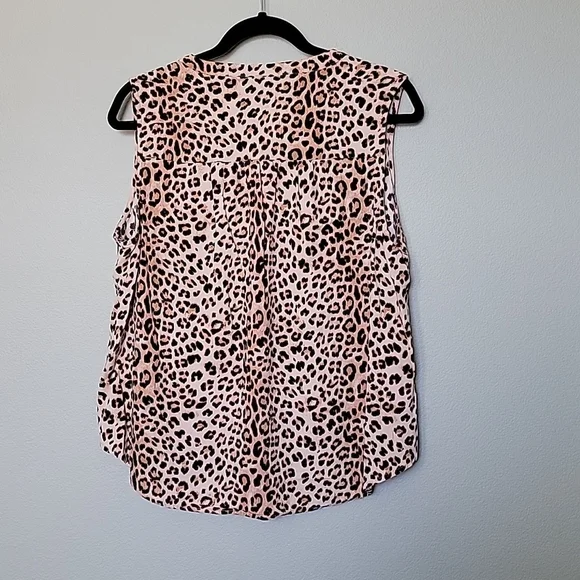 Torrid size 1 Mobwife leopard print crepe tie front button sleeveless top - Picture 7 of 7